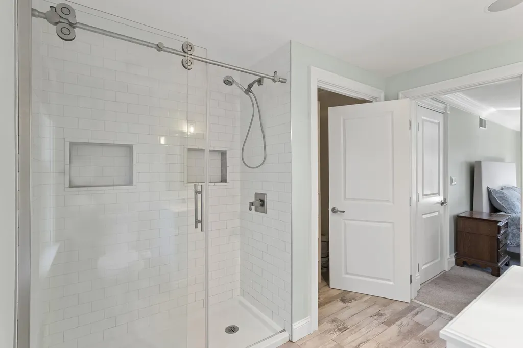 24 Hemlock Circle Sandown NH 03873