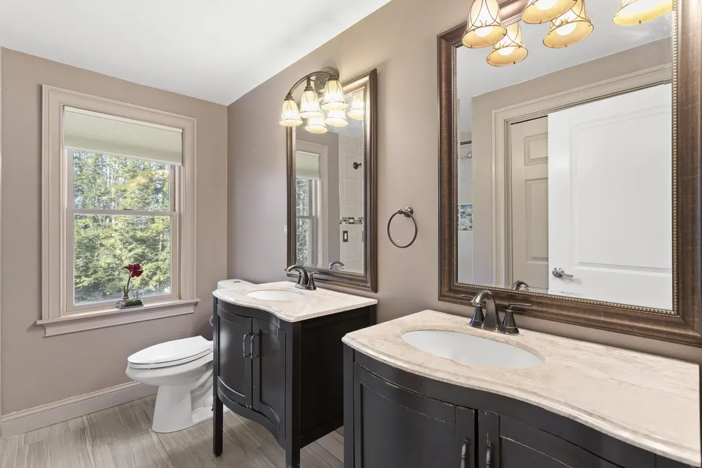 24 Hemlock Circle Sandown NH 03873