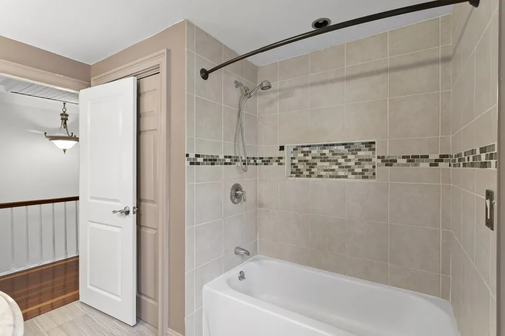 24 Hemlock Circle Sandown NH 03873