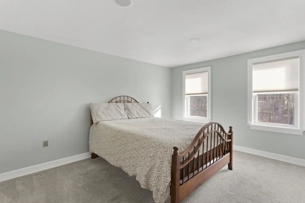 24 Hemlock Circle Sandown NH 03873