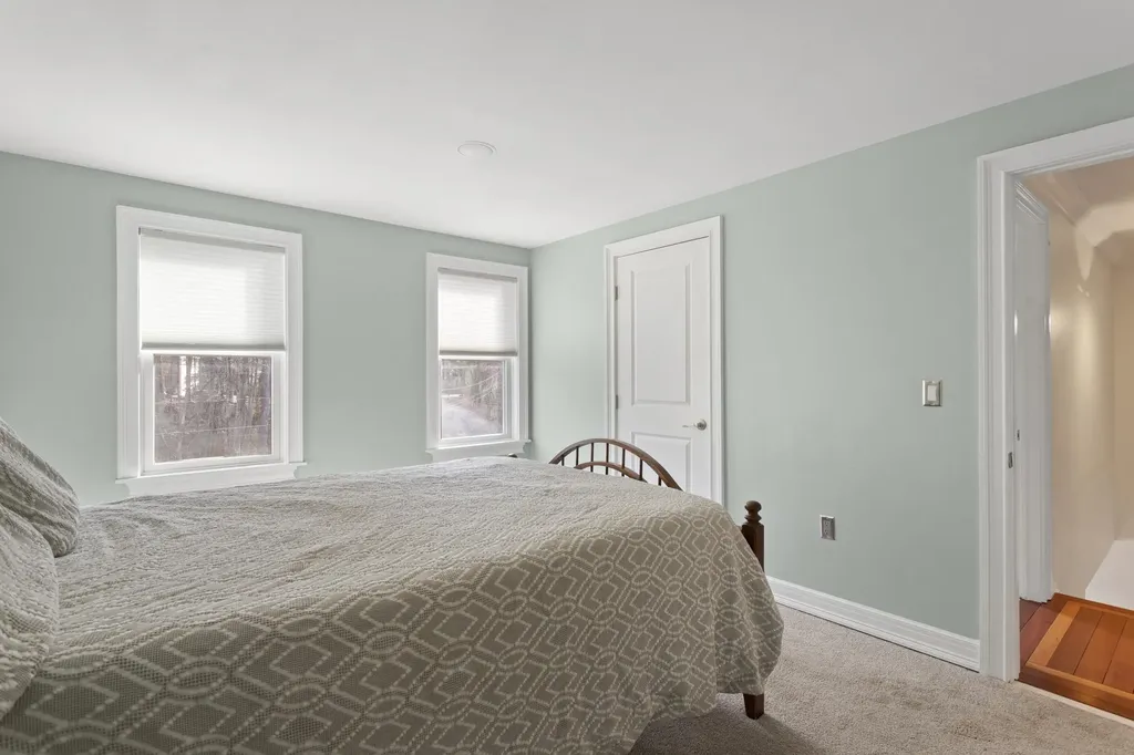 24 Hemlock Circle Sandown NH 03873