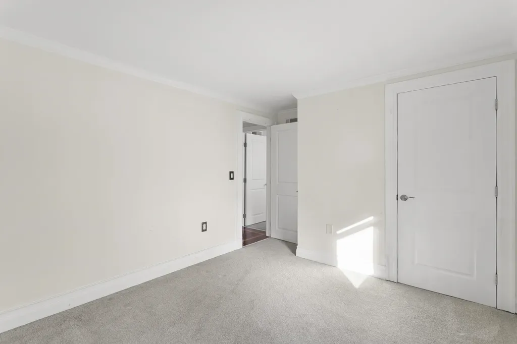 24 Hemlock Circle Sandown NH 03873