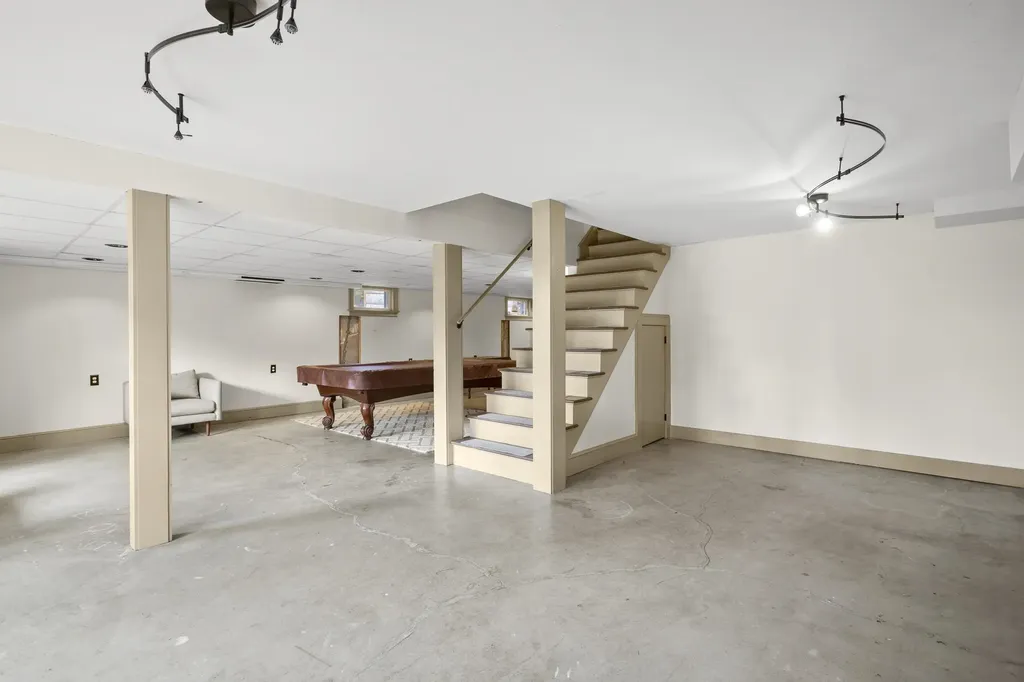 24 Hemlock Circle Sandown NH 03873