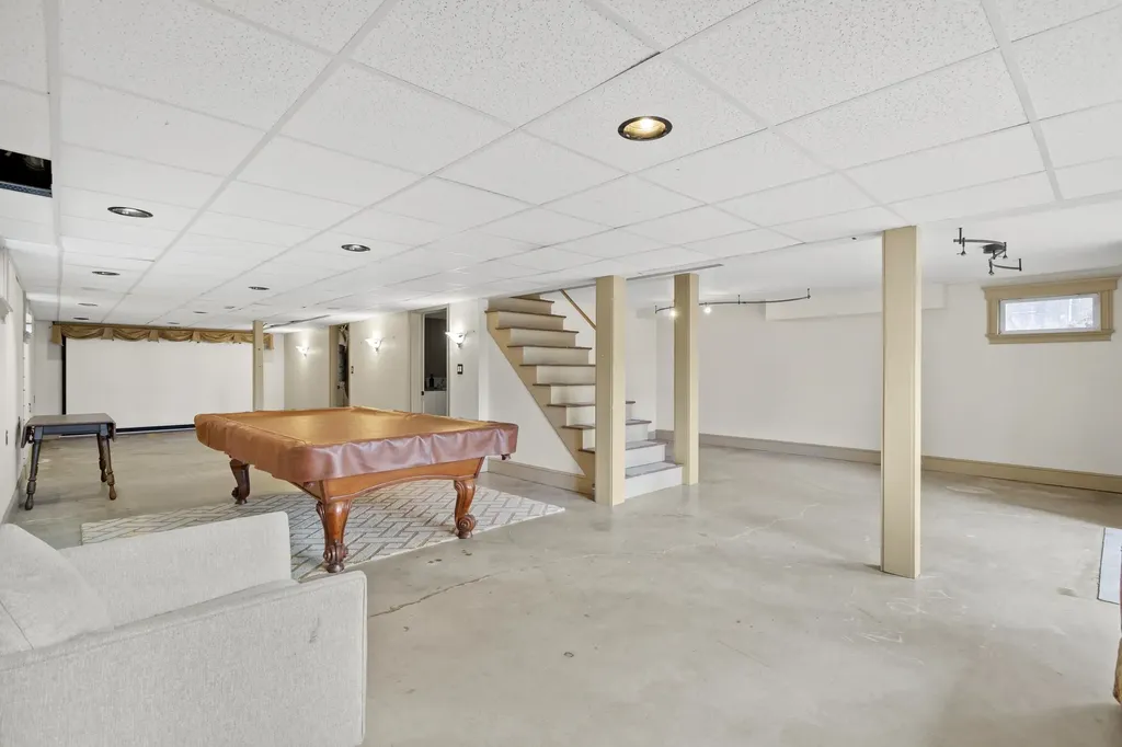 24 Hemlock Circle Sandown NH 03873