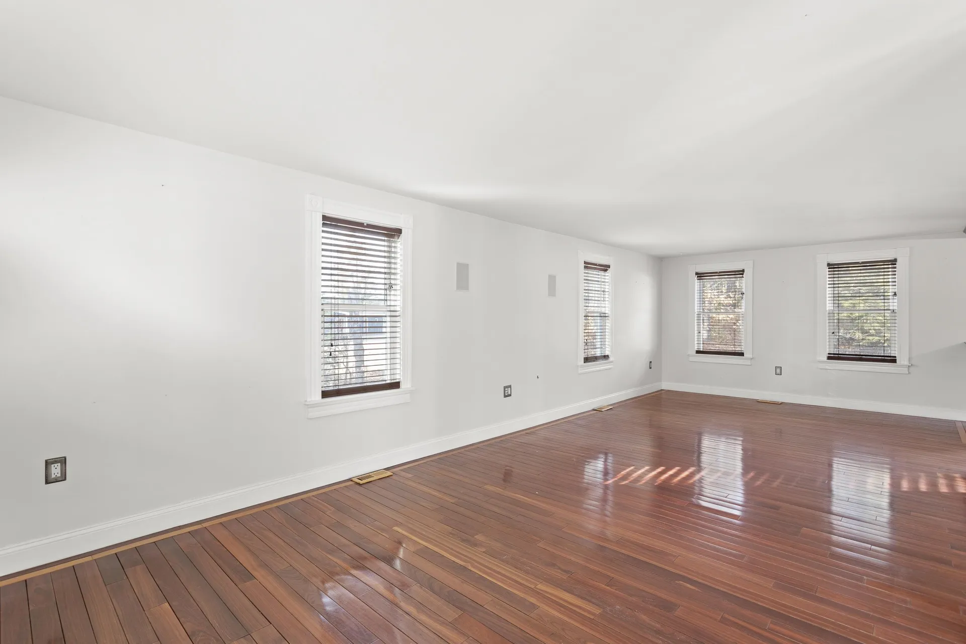 24 Hemlock Circle Sandown NH 03873