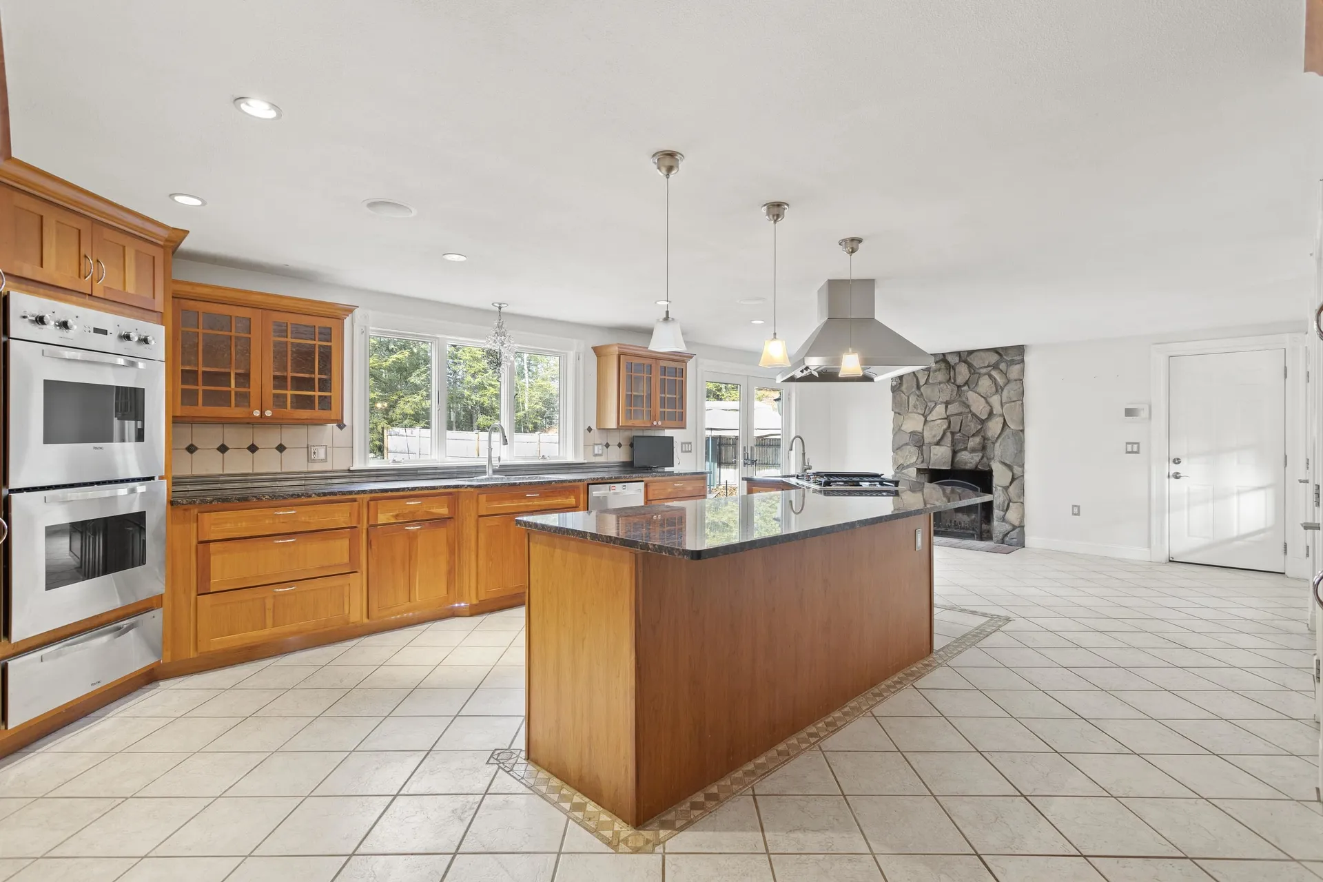 24 Hemlock Circle Sandown NH 03873