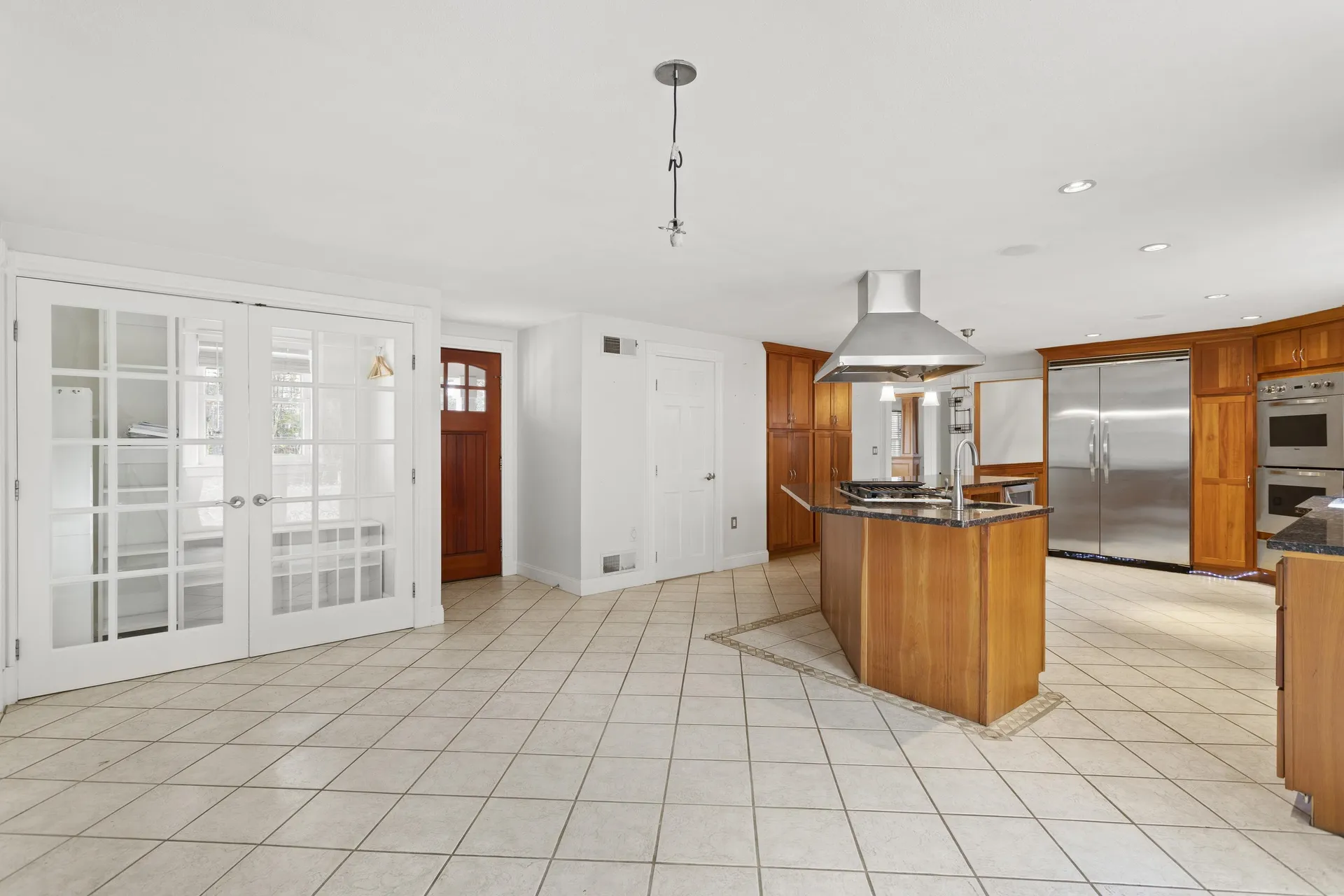 24 Hemlock Circle Sandown NH 03873