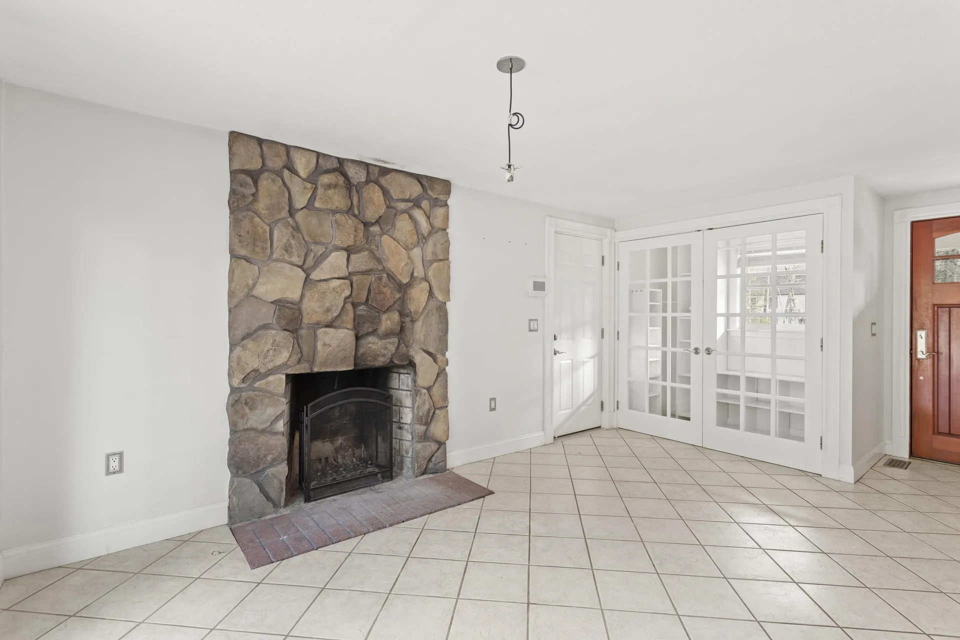 24 Hemlock Circle Sandown NH 03873