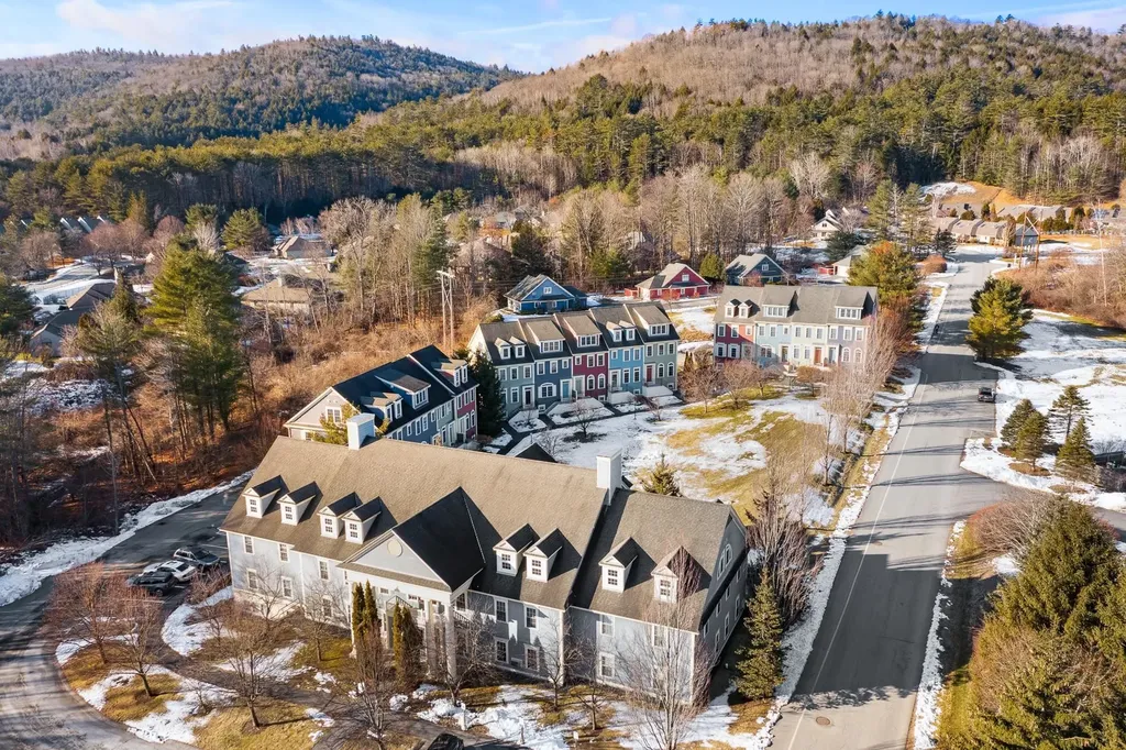 86 Barrister Drive Hartford VT 05001