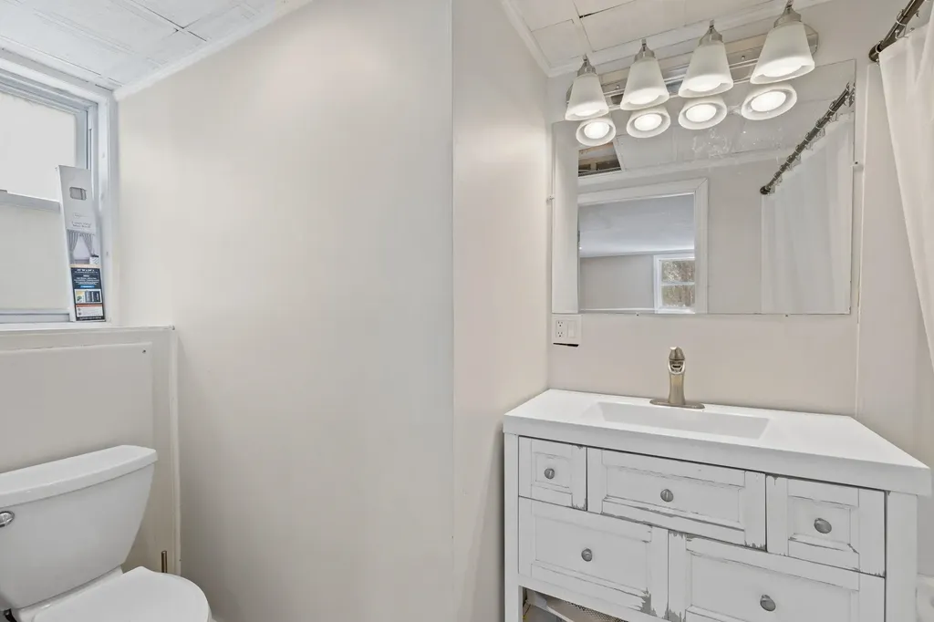 240 Leda Avenue Manchester NH 03104