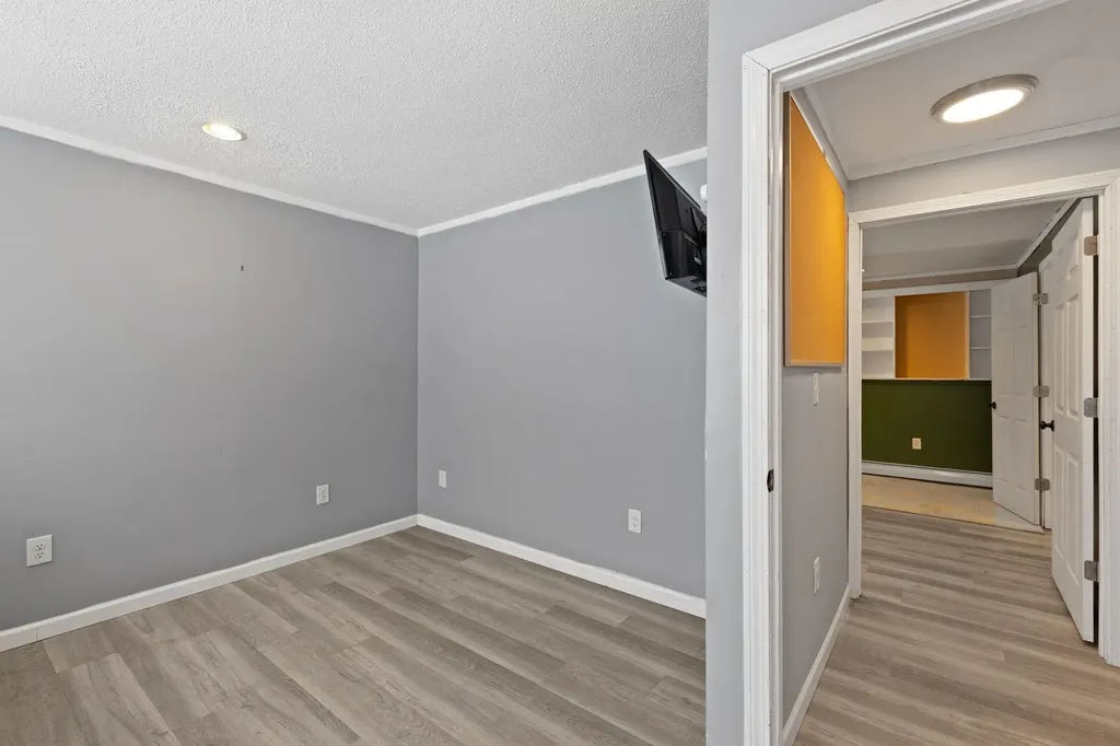 240 Leda Avenue Manchester NH 03104