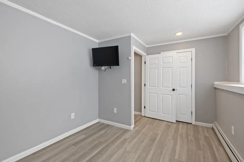 240 Leda Avenue Manchester NH 03104