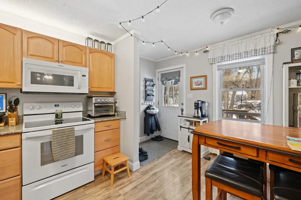 240 Leda Avenue Manchester NH 03104