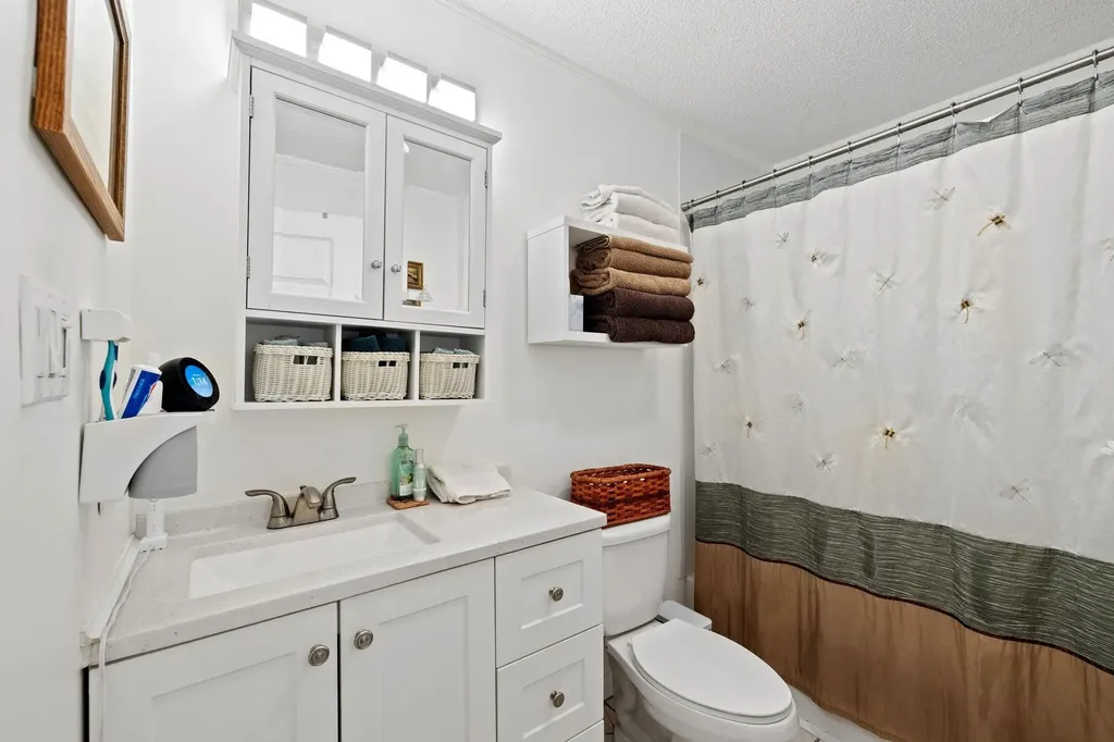 240 Leda Avenue Manchester NH 03104