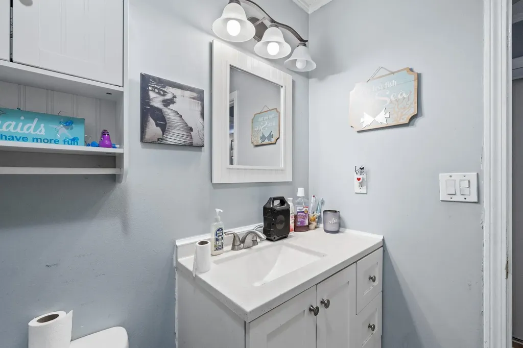 240 Leda Avenue Manchester NH 03104