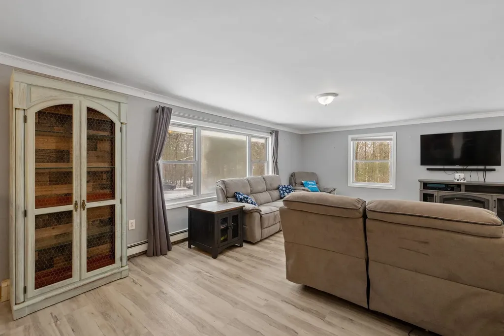 240 Leda Avenue Manchester NH 03104