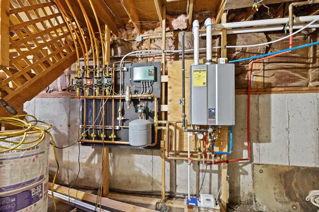 240 Leda Avenue Manchester NH 03104