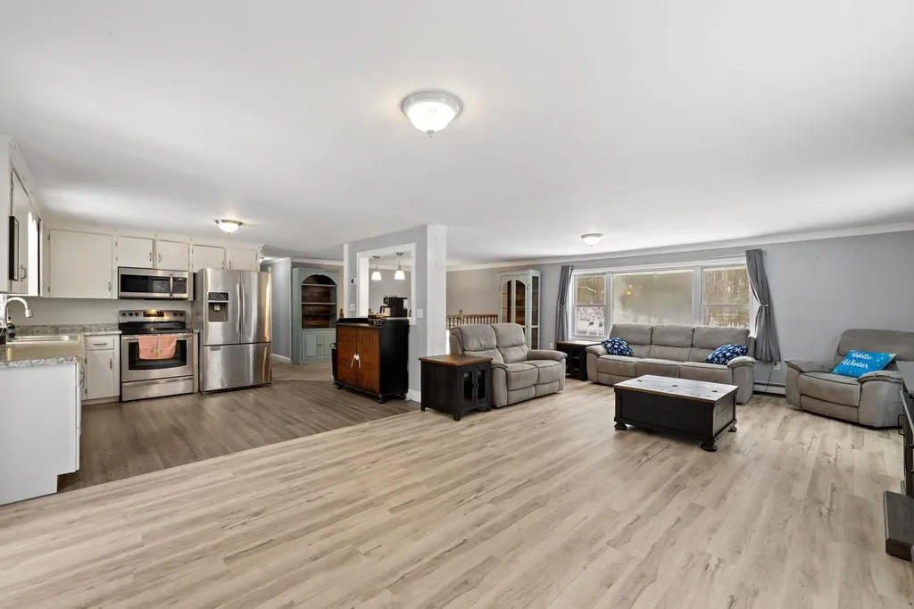 240 Leda Avenue Manchester NH 03104