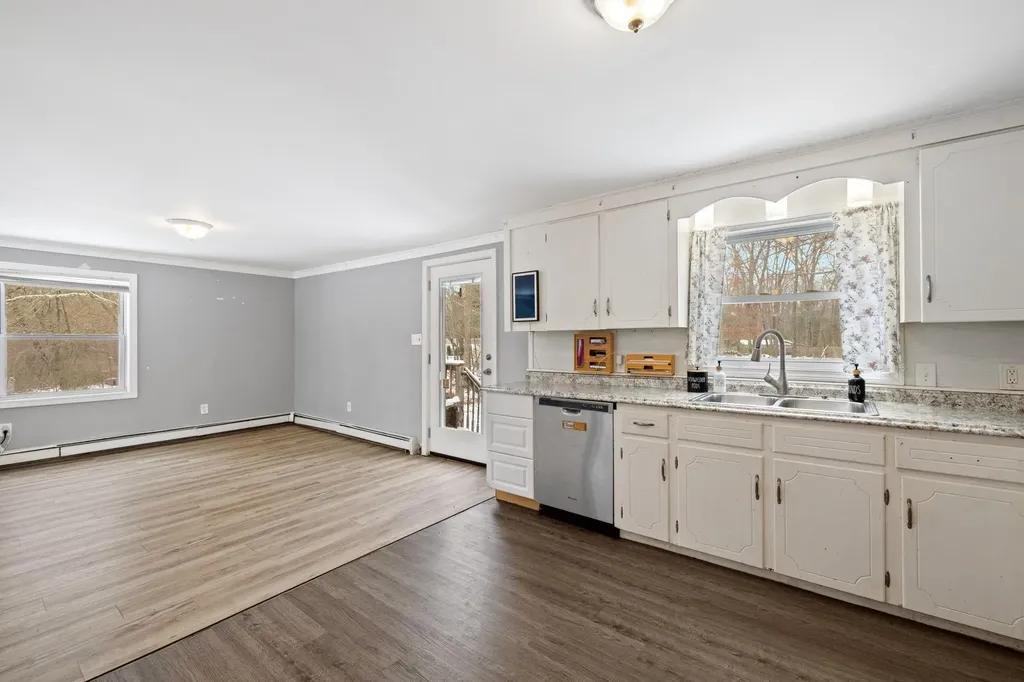 240 Leda Avenue Manchester NH 03104