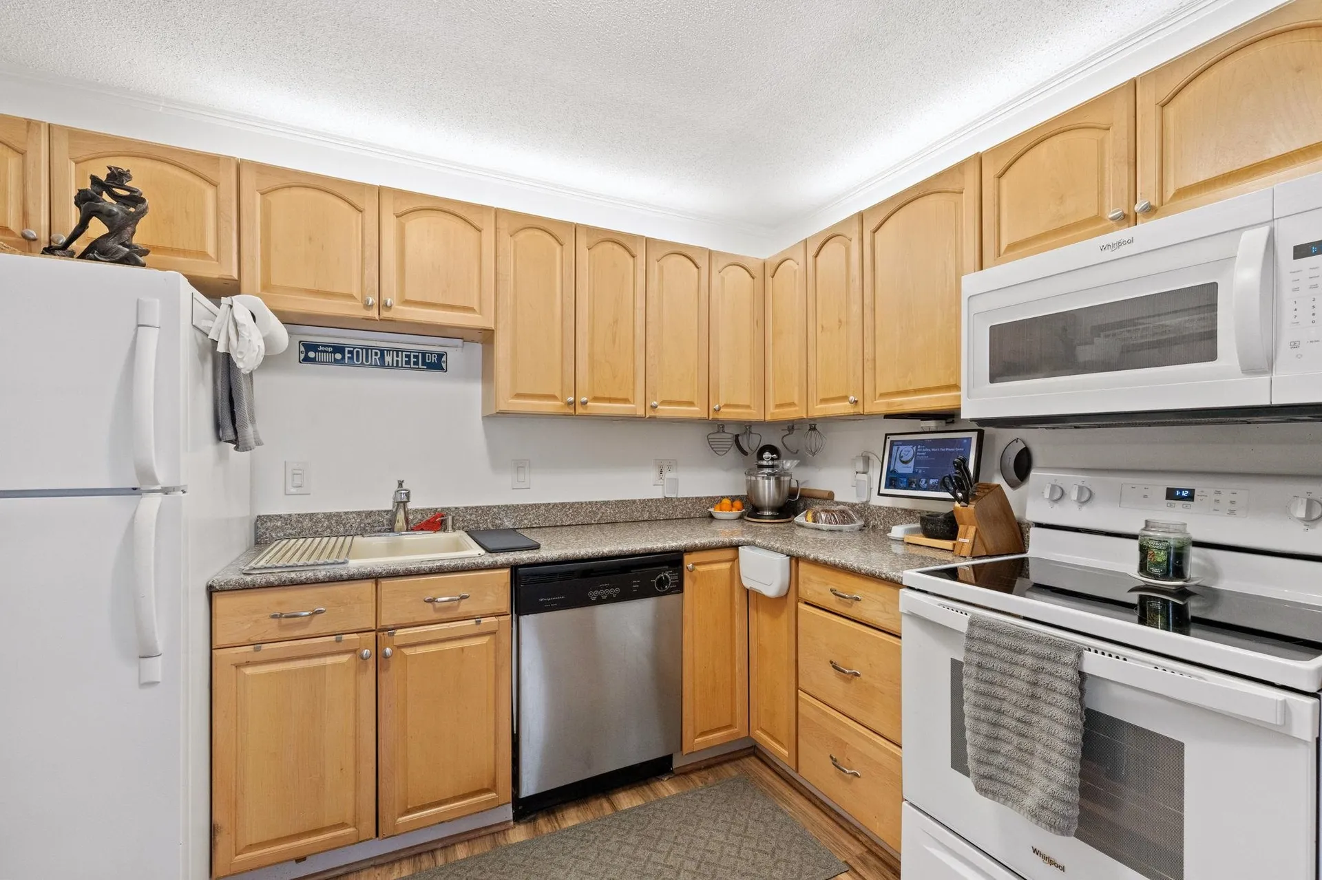 240 Leda Avenue Manchester NH 03104