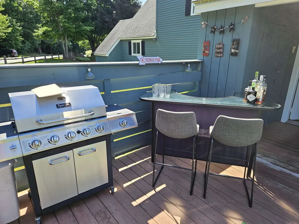 10 Madison Drive Woodstock NH 03262