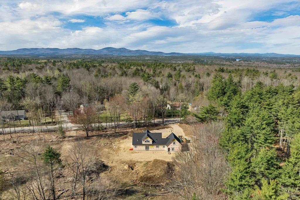 807 North Line Road Tuftonboro NH 03816