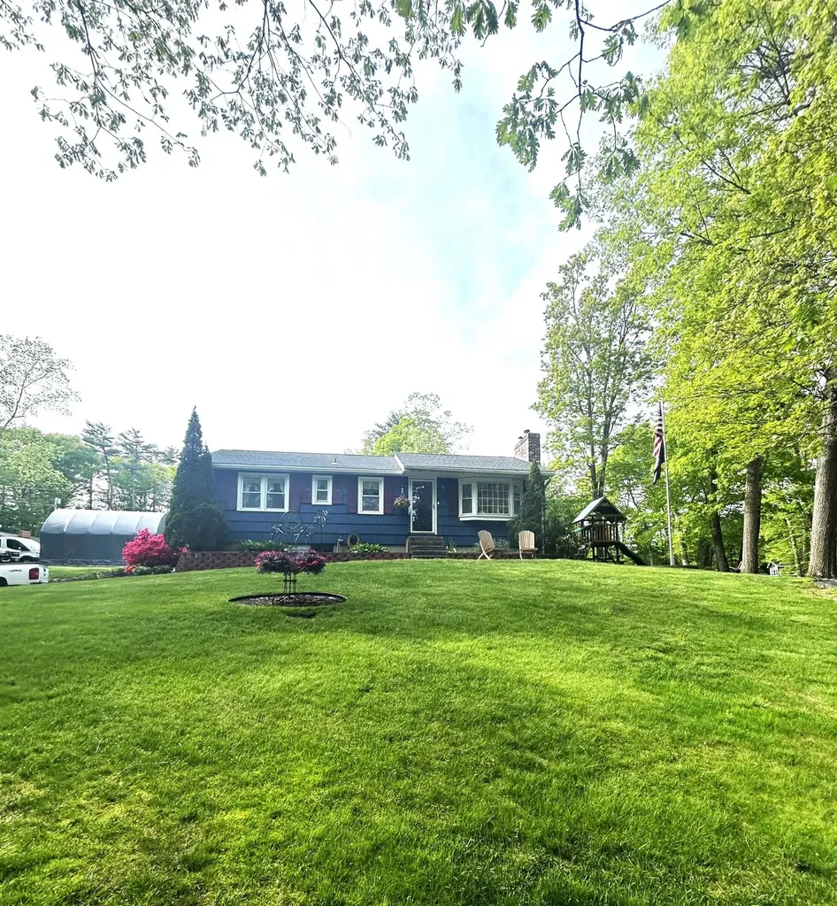 9 Beach Drive Kingston NH 03848
