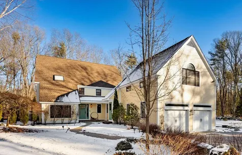 11 Victoria Drive Hampton Falls NH 03844