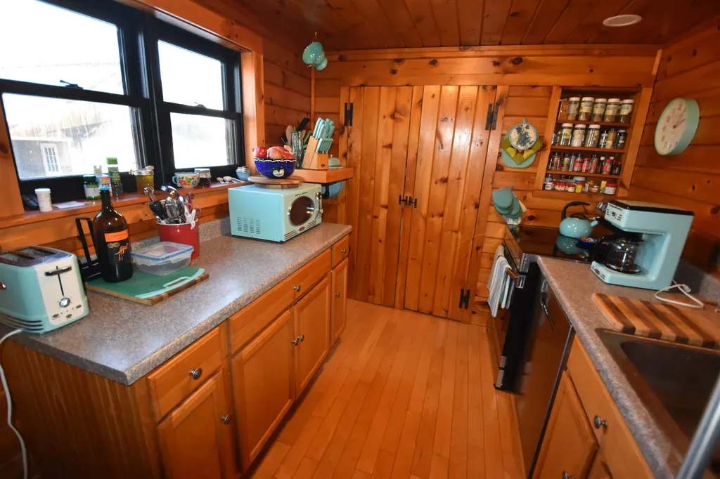 96 East Road Panton VT 05491