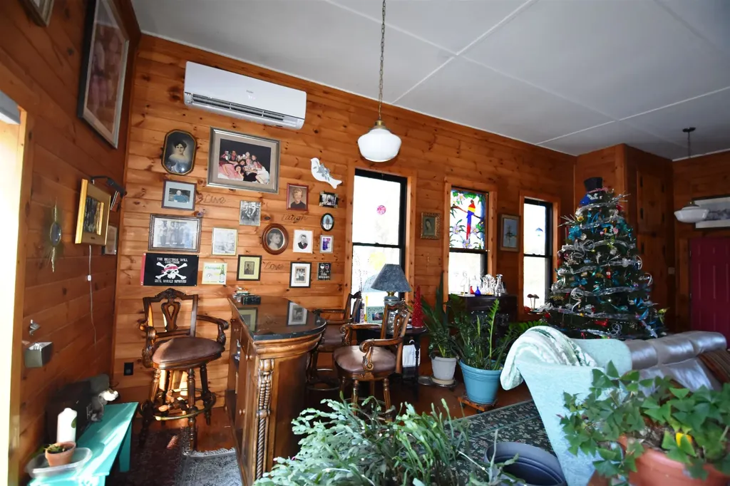 96 East Road Panton VT 05491