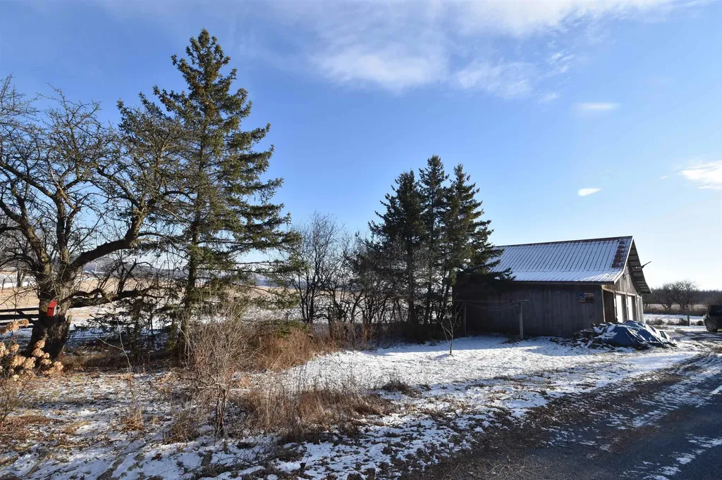 96 East Road Panton VT 05491