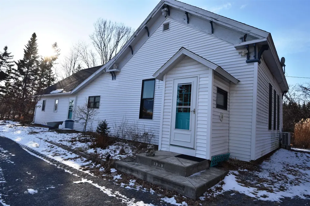 96 East Road Panton VT 05491