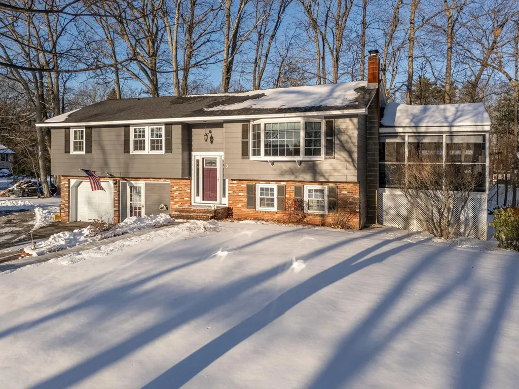 3 Hickory Drive Derry NH 03038
