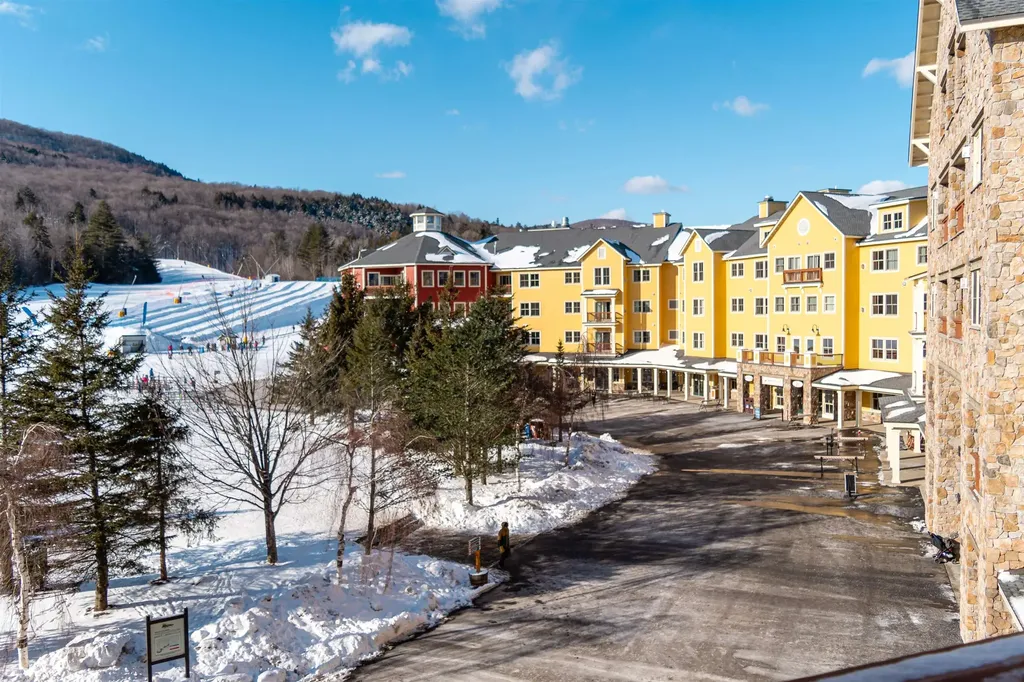 325/327 Qiv Jackson Gore Inn Ludlow VT 05149