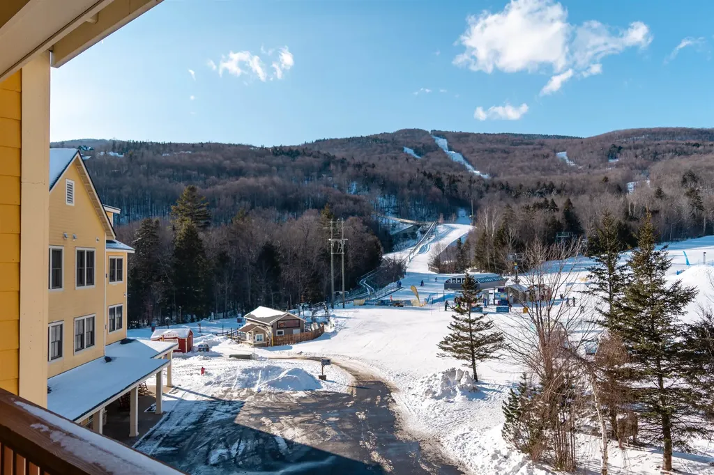 325/327 Qiv Jackson Gore Inn Ludlow VT 05149