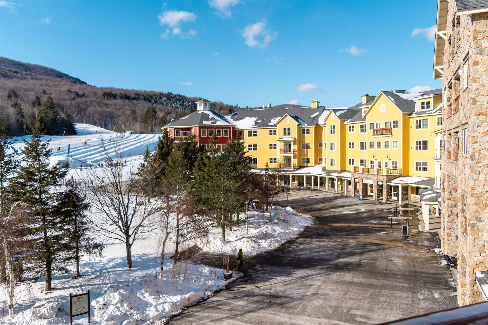 325/327 Qiv Jackson Gore Inn Ludlow VT 05149