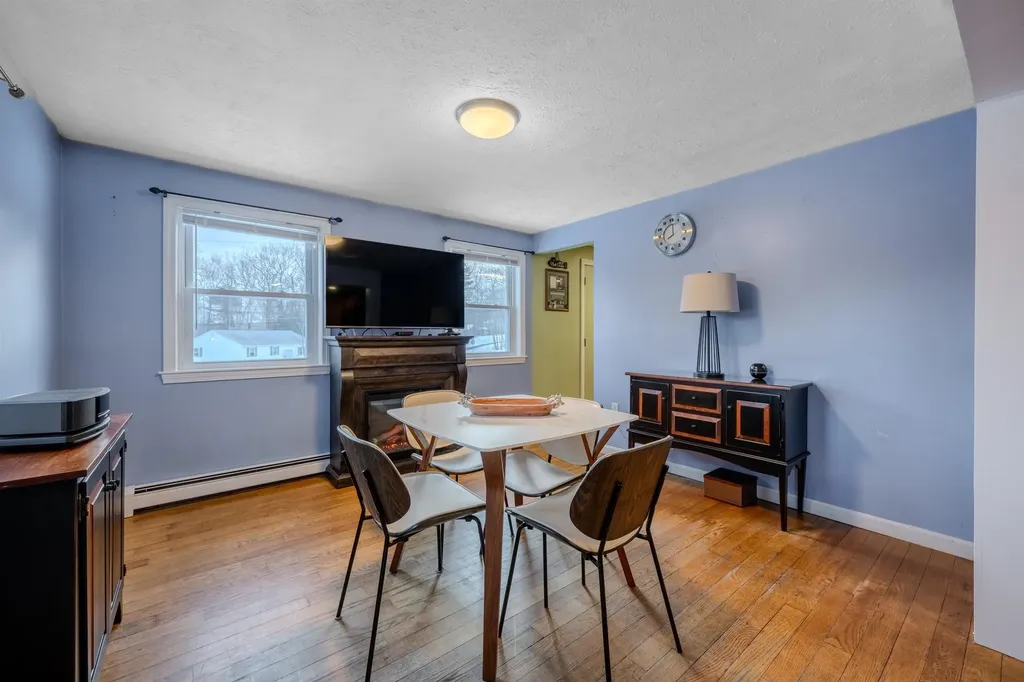 12 Joanne Drive Hooksett NH 03106