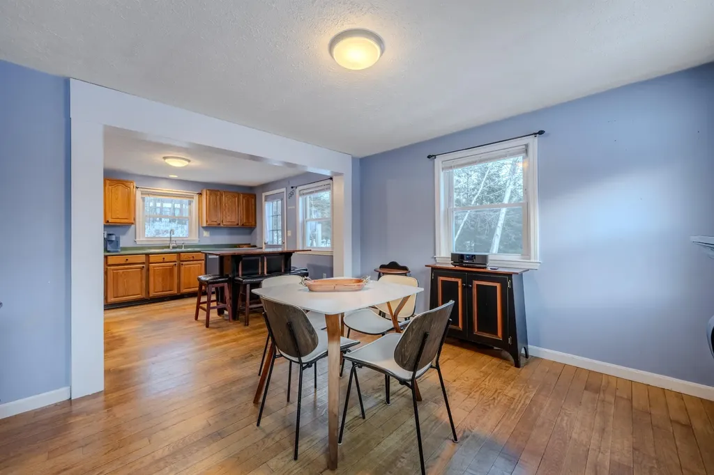 12 Joanne Drive Hooksett NH 03106