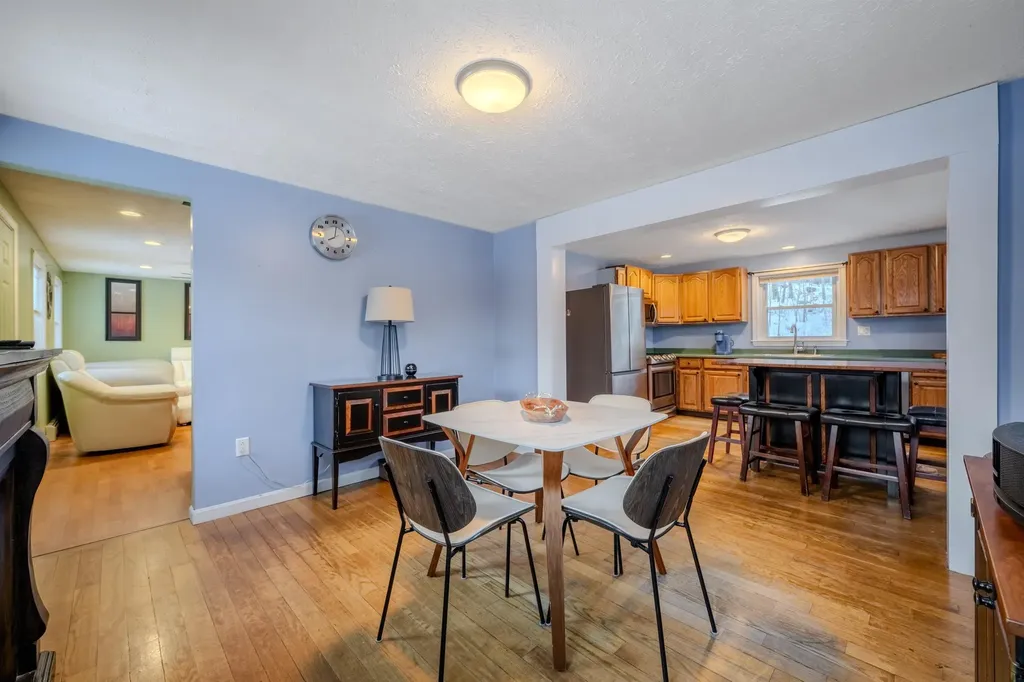 12 Joanne Drive Hooksett NH 03106