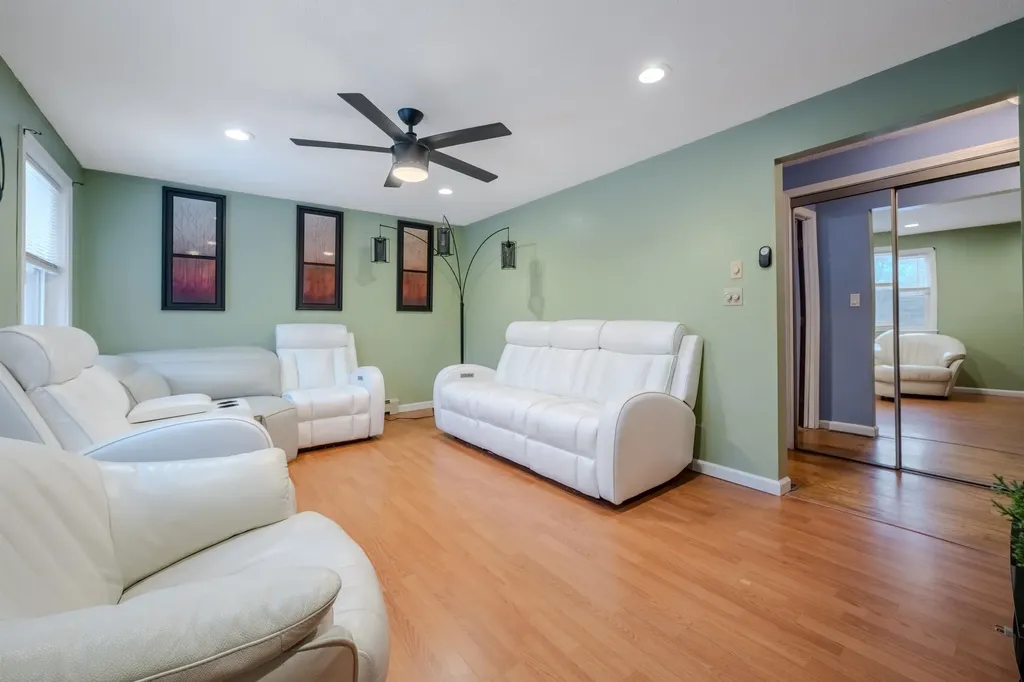 12 Joanne Drive Hooksett NH 03106