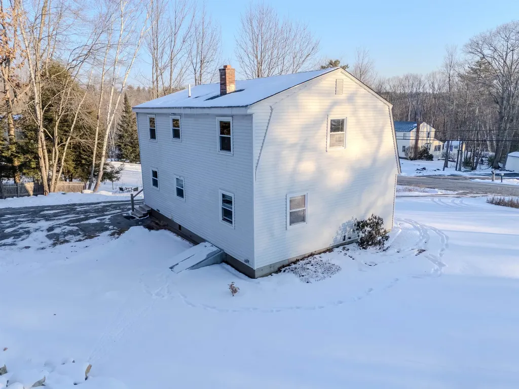 12 Joanne Drive Hooksett NH 03106