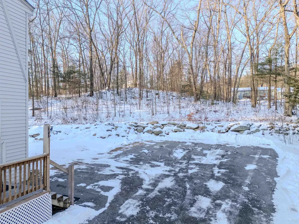 12 Joanne Drive Hooksett NH 03106