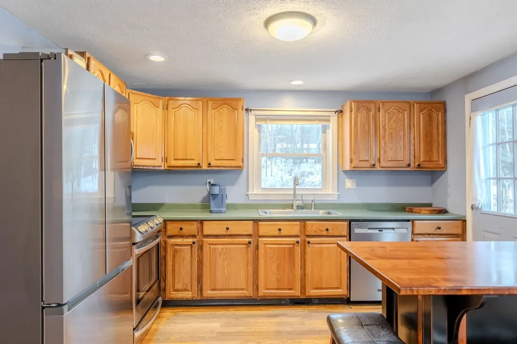 12 Joanne Drive Hooksett NH 03106