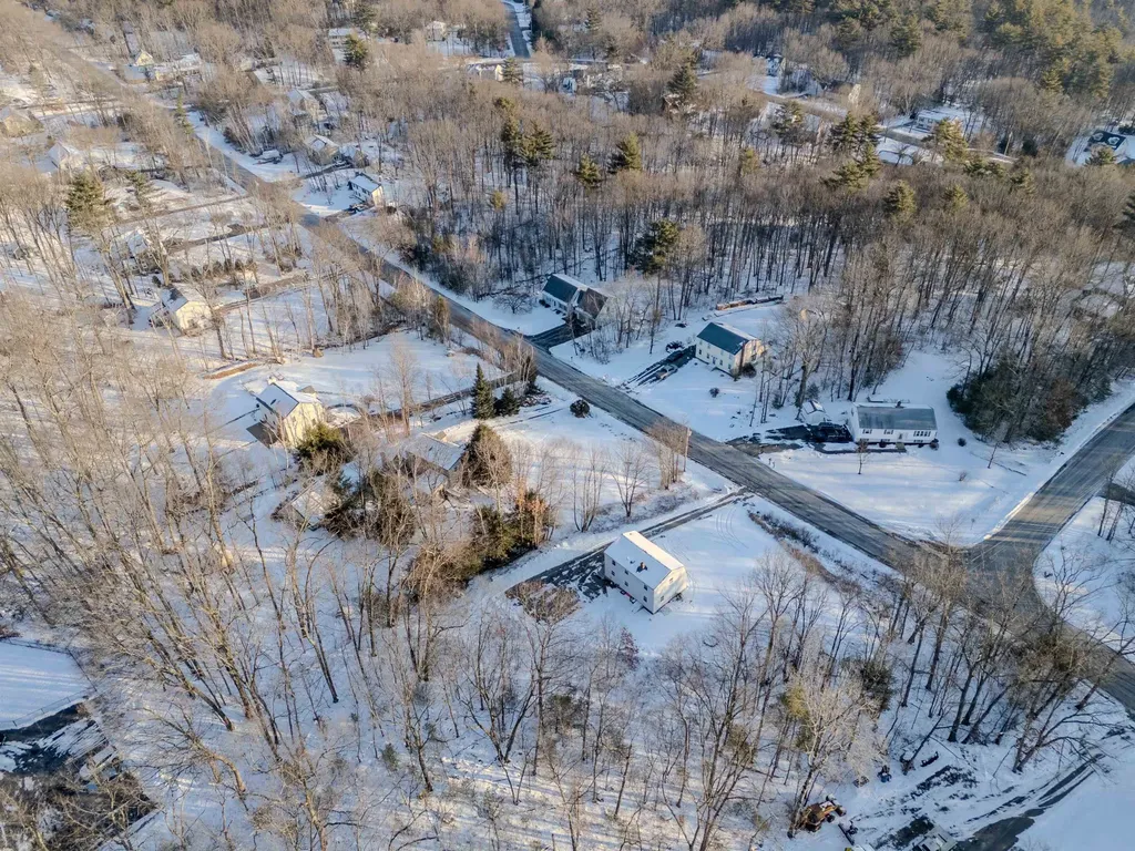 12 Joanne Drive Hooksett NH 03106