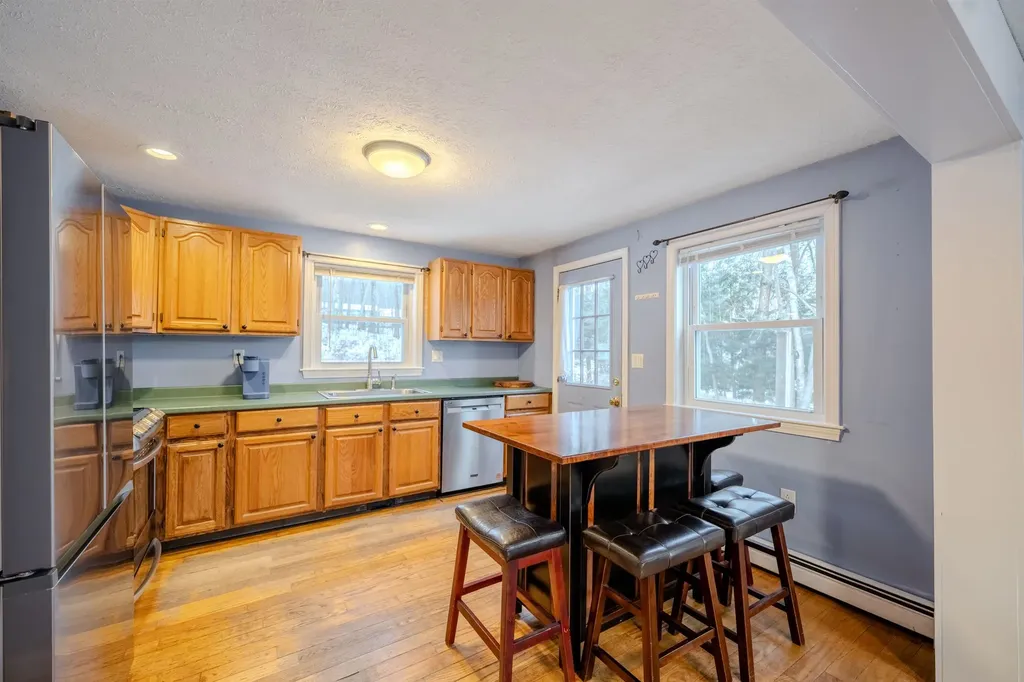 12 Joanne Drive Hooksett NH 03106