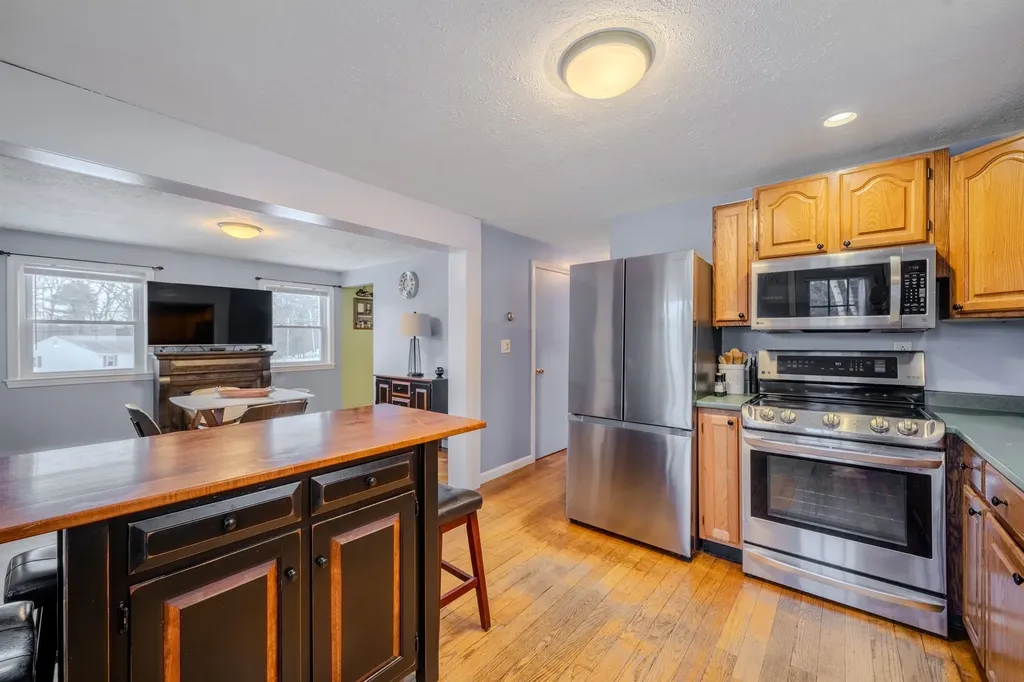 12 Joanne Drive Hooksett NH 03106