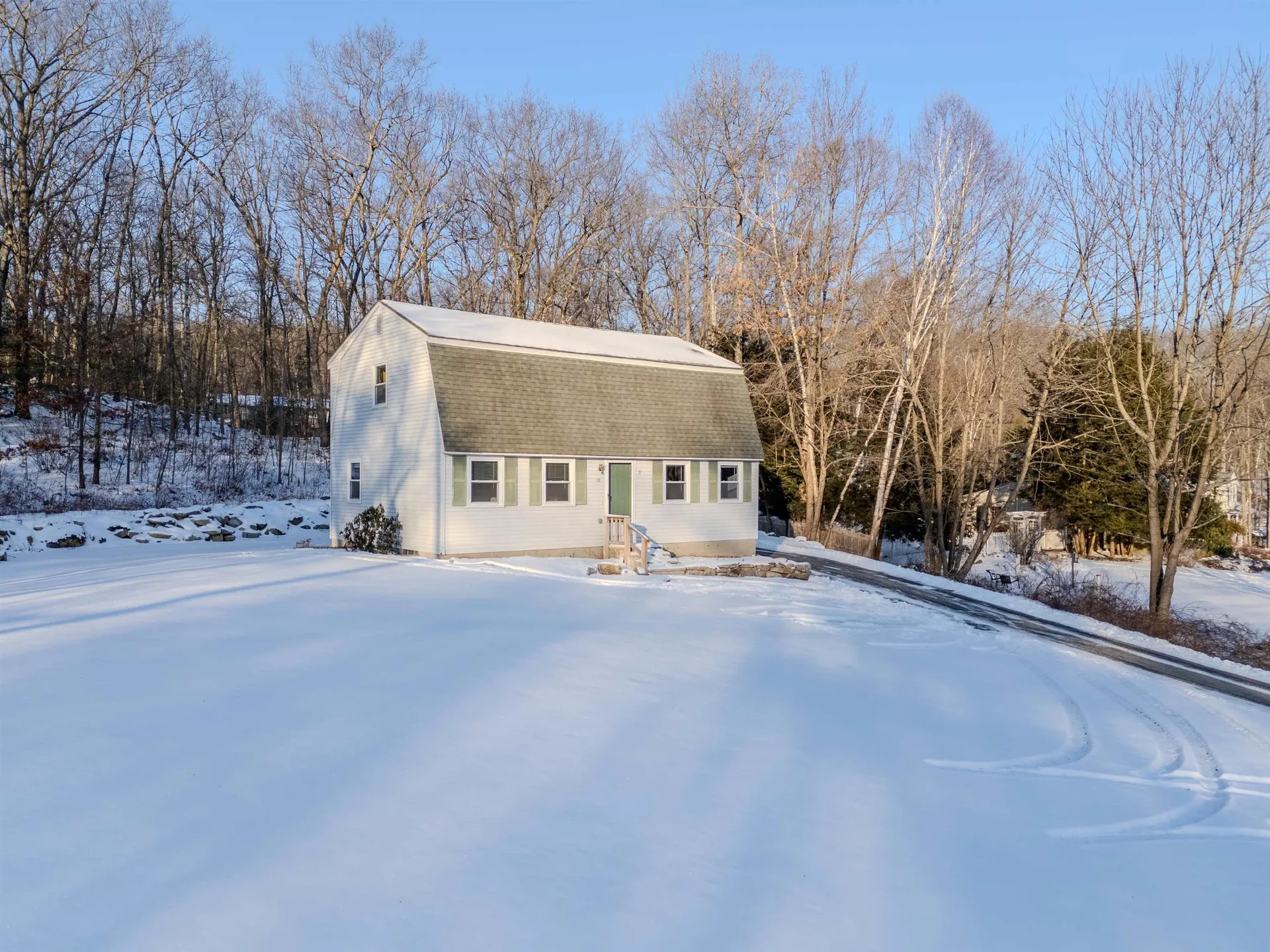 12 Joanne Drive Hooksett NH 03106