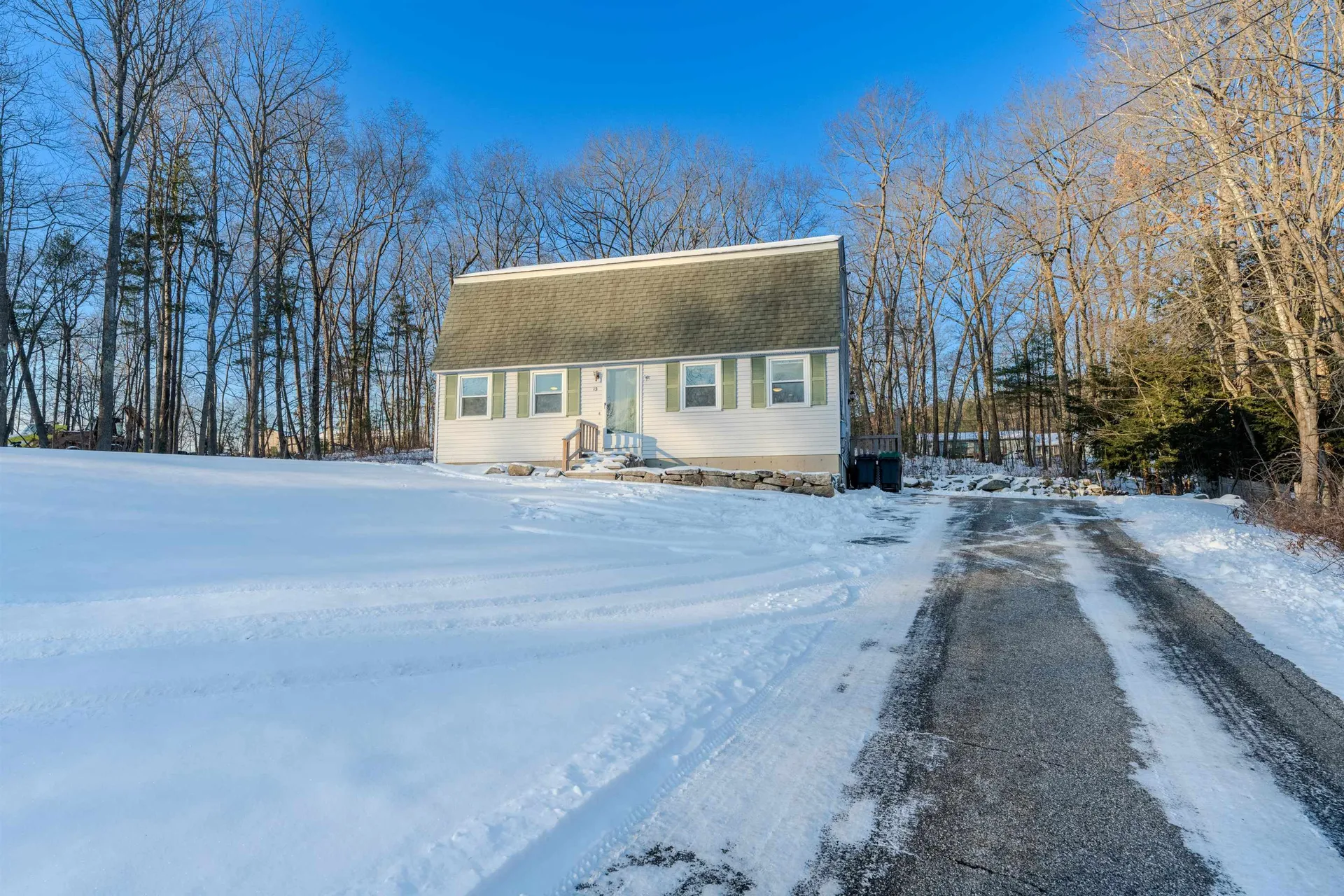 12 Joanne Drive Hooksett NH 03106