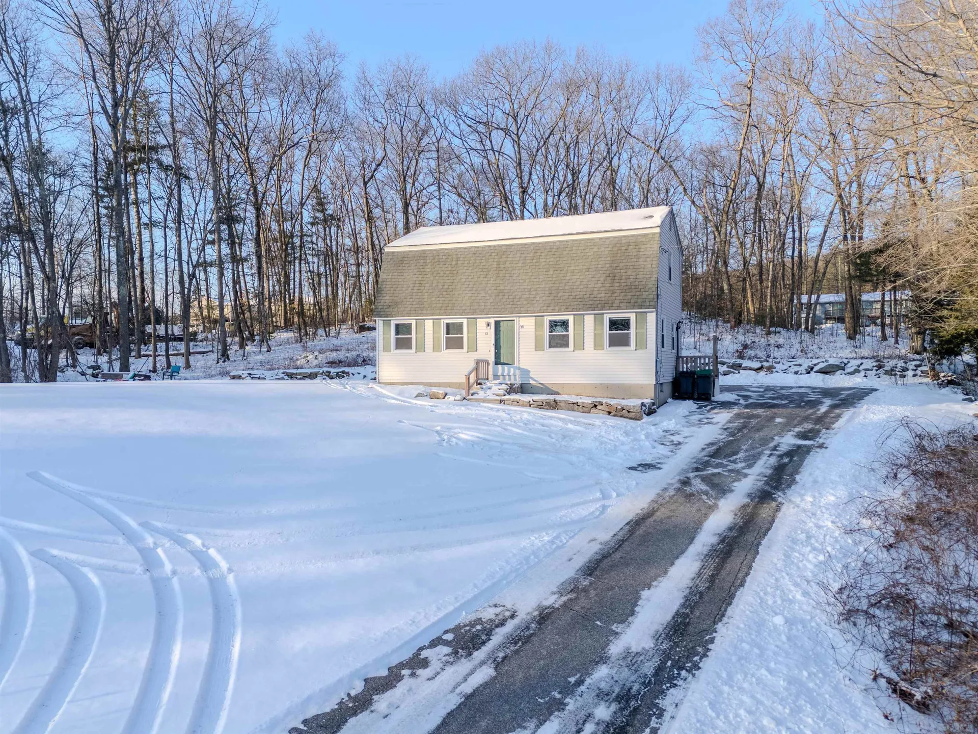 12 Joanne Drive Hooksett NH 03106