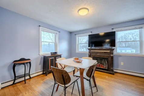 12 Joanne Drive Hooksett NH 03106